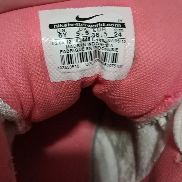 Used Nike team hustle d5 girls basketball shoes - Picture 6 of 6